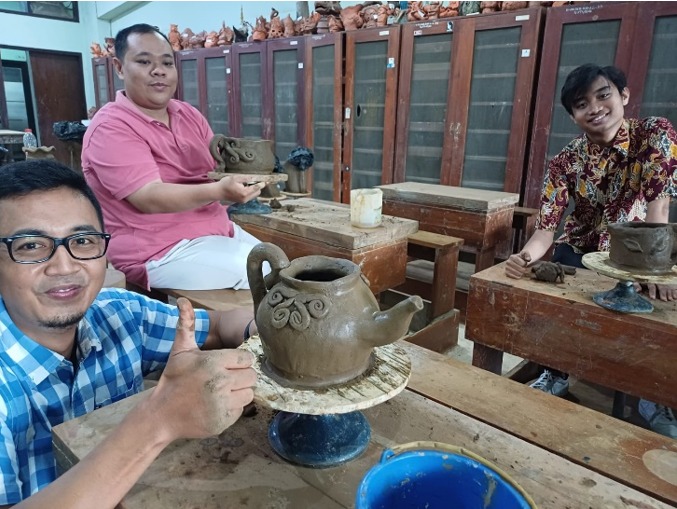 Praktik Seni Keramik Mahasiswa BIPA di UM: Merangkai Bahasa dan Budaya Lewat Sentuhan Seni Rupa